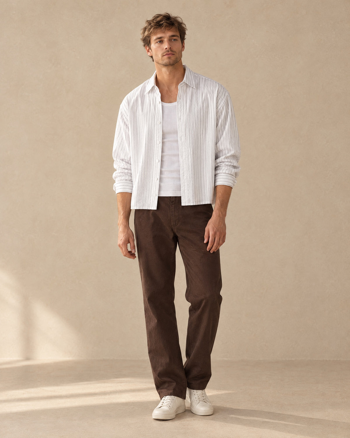 Wit krijtstreep overhemd, boxy cropped fit — voorkant, volledig